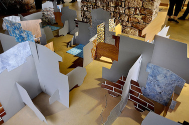 ANNE CLEMENCE de GROLEE e una sua installazione. Fotografie di Giulio Azzarello &copy;2014.