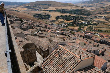 GANCI comune e antico borgo medievale delle Madonie in Sicilia. Fotografie di Giulio Azzarello &copy;2014.