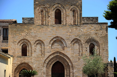 CHIESA E CHIOSTRO DELLA MAGIONE a Palermo panoramiche e particolari. Fotografie di Giulio Azzarello ©2014. CHIESA E CHIOSTRO DELLA MAGIONE a Palermo panoramiche e particolari. Fotografie di Giulio Azzarello ©2014.