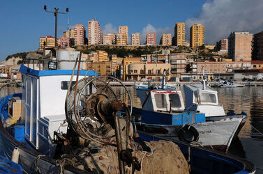 PORTO EMPEDOCLE in Sicilia. Fotografie di Giulio Azzarello &copy;2014.