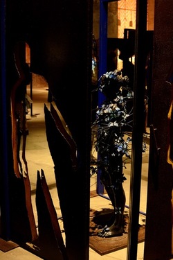 VENEZIA installazione nigeriana inizio Arsenale. Biennale Arch. Cont.. Fotografie di Giulio Azzarello &copy;2022.