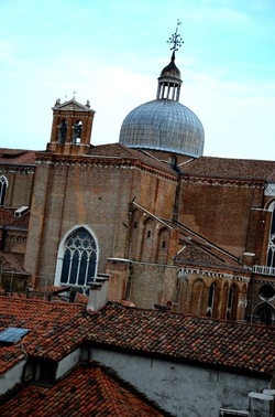 VENEZIA fotografie di Giulio Azzarello &copy;2022.