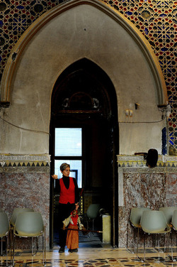 Mimmo Cuticchio in un suo spettacolo. Fotografie di Giulio Azzarello &copy;2017.
