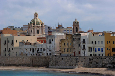 TRAPANI il centro storico il porto il mare la colombaia. Fotografie di Giulio Azzarello ©2014. TRAPANI il centro storico il porto il mare la colombaia. Fotografie di Giulio Azzarello ©2014.