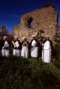 LA CERCA processione religiosa. Fotografie di Giulio Azzarello &copy;1996 2021.