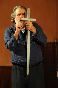 CARLO MAGNO spettacolo epico di e con Mimmo Cuticchio. Fotografie di Giulio Azzarello &copy;2014.