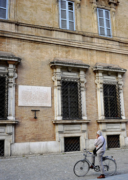 MODENA centro storico. Fotografie di Giulio Azzarello ©2016. MODENA centro storico. Fotografie di Giulio Azzarello ©2016.