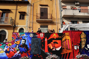 IL MURO DELL ANTIMAFIA e della legalit&agrave; a Partinico in Sicilia. Fotografie di Giulio Azzarello &copy;2014.