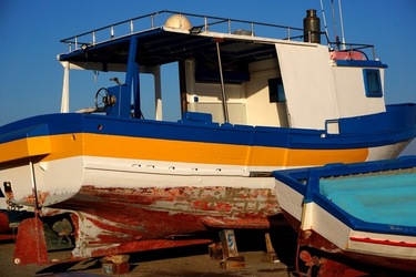 BARCHE. Fotografie di Giulio Azzarello ©2022. BARCHE. Fotografie di Giulio Azzarello ©2022.