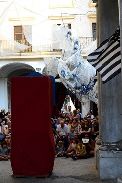BRUNO LEONE Pulcinella. Fotografie di Giulio Azzarello ©2020. BRUNO LEONE Pulcinella. Fotografie di Giulio Azzarello ©2020.