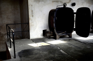 AUSCHWITZ BIRKENAU il percorso della memoria e i documenti. Fotografie di Giulio Azzarello &copy;2016.