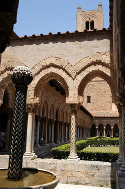 MONREALE in Sicilia con il suo Duomo e il Chiostro panoramiche e particolari. Fotografie di Giulio Azzarello &copy;2014.