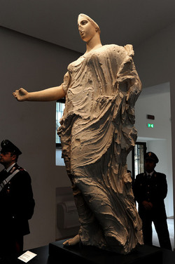 LA VENERE DI MORGANTINA e il suo ritorno dagli USA al museo archeologico di Aidone. Fotografie di Giulio Azzarello &copy;2014.