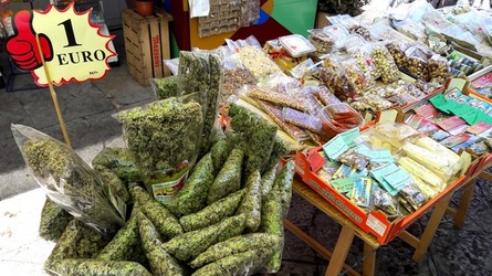 IL MERCATO DI BALLAR&ograve; a Palermo. Fotografie di Giulio Azzarello &copy;2018.