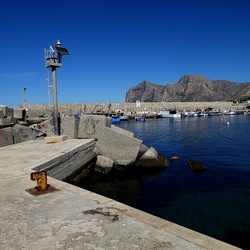 ISOLA. Fotografie di Giulio Azzarello &copy;2024.