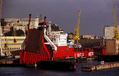 IL PORTO DI GENOVA panoramiche e particolari. Fotografie di Giulio Azzarello &copy;2014.