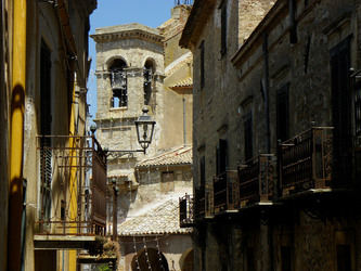 POLIZZI GENEROSA in Sicilia. Fotografie di Giulio Azzarello ©2014. POLIZZI GENEROSA in Sicilia. Fotografie di Giulio Azzarello ©2014.