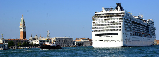 LUNGOMARE di VENEZIA. Fotografie di Giulio Azzarello &copy;2016.