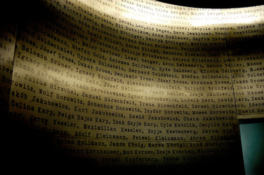 IL MUSEO SCHINDLER a Cracovia. Fotografie di Giulio Azzarello ©2016. IL MUSEO SCHINDLER a Cracovia. Fotografie di Giulio Azzarello ©2016.