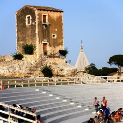 LE TROIANE teatro greco di Siracusa. Fotografie di Giulio Azzarello ©2019. LE TROIANE teatro greco di Siracusa. Fotografie di Giulio Azzarello ©2019.