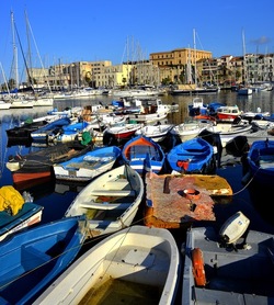BARCHE da PESCA fotografie di Giulio Azzarello ©2019. BARCHE da PESCA fotografie di Giulio Azzarello ©2019.