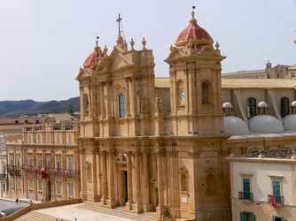 IL BAROCCO DI NOTO in Sicilia panoramiche e particolari. Fotografie di Giulio Azzarello &copy;2014.