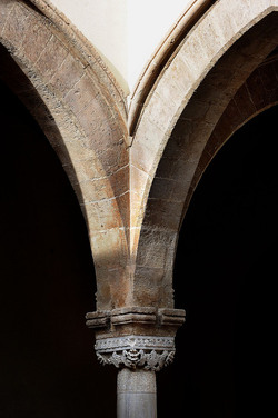 LOGGIATO arabo normanno allo Steri di Palermo. Fotografie di Giulio Azzarello &copy;2014.
