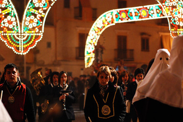 PROCESSIONE RELIGIOSA in Sicilia. Fotografie di Giulio Azzarello &copy;2014.