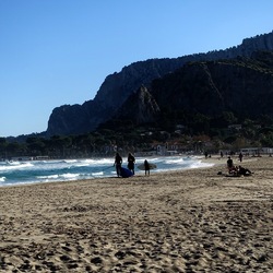 MONDELLO. Fotografie di Giulio Azzarello &copy;2024.