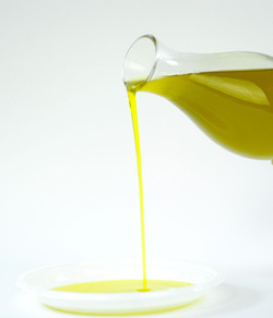 OLIO DI OLIVA di Sicilia. Fotografie di Giulio Azzarello &copy;2016.