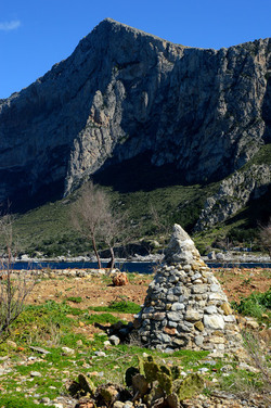 CAPO GALLO riserva marina e naturalistica a Palermo panoramiche e particolari. Fotografie di Giulio Azzarello ©2014. CAPO GALLO riserva marina e naturalistica a Palermo panoramiche e particolari. Fotografie di Giulio Azzarello ©2014.