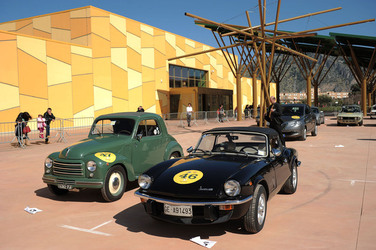 AUTO CLASSICHE ovvero la loro modernit&agrave; in mostra con tanti modelli del passato. Fotografie di Giulio Azzarello &copy;2014.