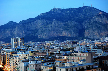 PALERMO metropoli. Fotografie di Giulio Azzarello ©2016. PALERMO metropoli. Fotografie di Giulio Azzarello ©2016.