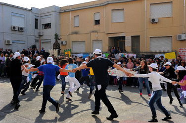 IL MURO DELL ANTIMAFIA e della legalit&agrave; a Partinico in Sicilia. Fotografie di Giulio Azzarello &copy;2014.
