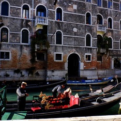 VENEZIA fotografie di Giulio Azzarello &copy;2022.