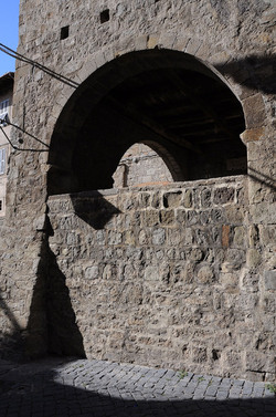 VITERBO e il suo centro storico. Fotografie di Giulio Azzarello &copy;2014.