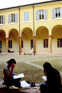 MODENA centro storico. Fotografie di Giulio Azzarello ©2016. MODENA centro storico. Fotografie di Giulio Azzarello ©2016.