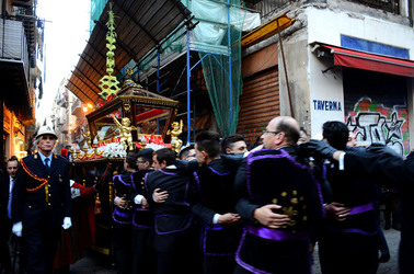PROCESSIONI religiose per la Pasqua a Palermo. Fotografie di Giulio Azzarello ©2016. PROCESSIONI religiose per la Pasqua a Palermo. Fotografie di Giulio Azzarello ©2016.