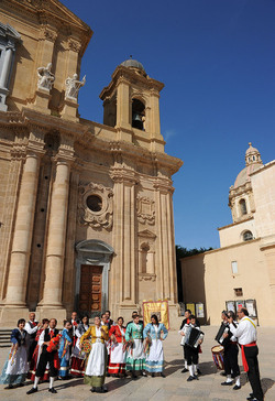 GRUPPO FOLK SICILIANO a Marsala. Fotografie di Giulio Azzarello &copy;2014.