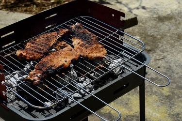 CARNE RUSTICA fotografie di Giulio Azzarello ©2019. CARNE RUSTICA fotografie di Giulio Azzarello ©2019.