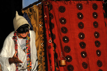 BRUNO LEONE e il suo Pulcinella spettacolo. Fotografie di Giulio Azzarello ©2014. BRUNO LEONE e il suo Pulcinella spettacolo. Fotografie di Giulio Azzarello ©2014.