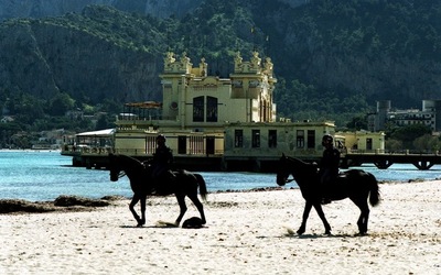 MONDELLO fotografie di Giulio Azzarello ©2021. MONDELLO fotografie di Giulio Azzarello ©2021.