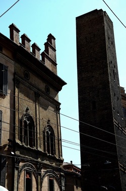 BOLOGNA centro storico. Fotografie di Giulio Azzarello &copy;2018.