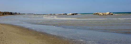 TEMPIO MALATESTIANO e SPIAGGIA di Rimini. Fotografie di Giulio Azzarello &copy;2016.
