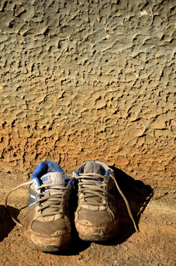 SCARPE di persone povere. Fotografie di Giulio Azzarello &copy;2016.