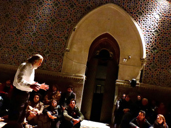 Mimmo Cuticchio in un suo spettacolo. Fotografie di Giulio Azzarello &copy;2017.