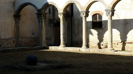IL CHIOSTRO di S.Angelo di Brolo Messina . Fotografie di Giulio Azzarello ©2014. IL CHIOSTRO di S.Angelo di Brolo Messina . Fotografie di Giulio Azzarello ©2014.