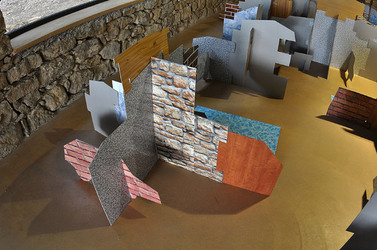 ANNE CLEMENCE de GROLEE e una sua installazione. Fotografie di Giulio Azzarello &copy;2014.