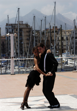 DIEGO CALARCO e il suo tango argentino. Fotografie di Giulio Azzarello ©2014. DIEGO CALARCO e il suo tango argentino. Fotografie di Giulio Azzarello ©2014.