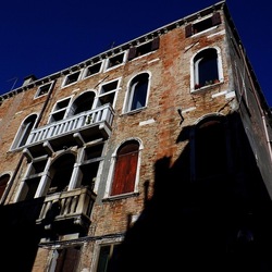 VENEZIA fotografie di Giulio Azzarello &copy;2022.